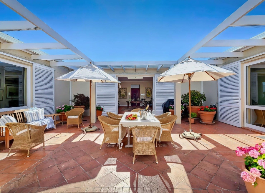 6 Bedroom Property for Sale in Bloubergstrand Western Cape